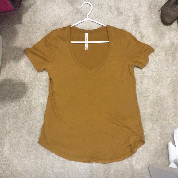 Babaton Women's V-Neck Tee - Picture 1 of 5